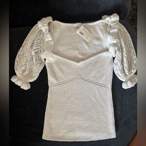 Intermix Ivory/White Ribbed Knit Top with Crochet Puff Sleeves — NWT size Small